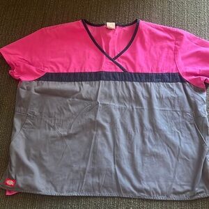 🤩Dickies Scrub Top Women's Gray Pink V-Neck Medical Nursing Pockets top sz.2X
